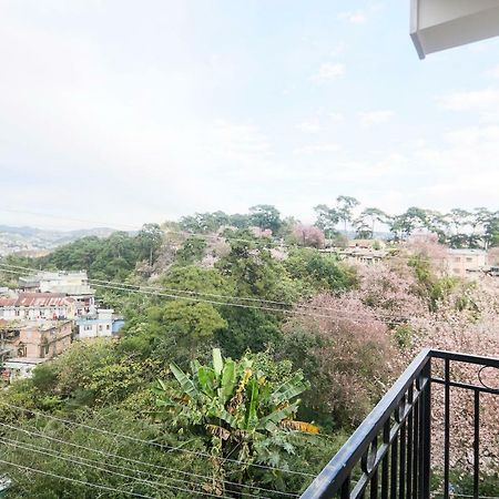 Nirvana Guest House Shillong Exteriör bild